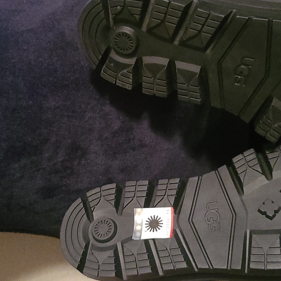 Ugg Plush boots - Picture 8 of 10